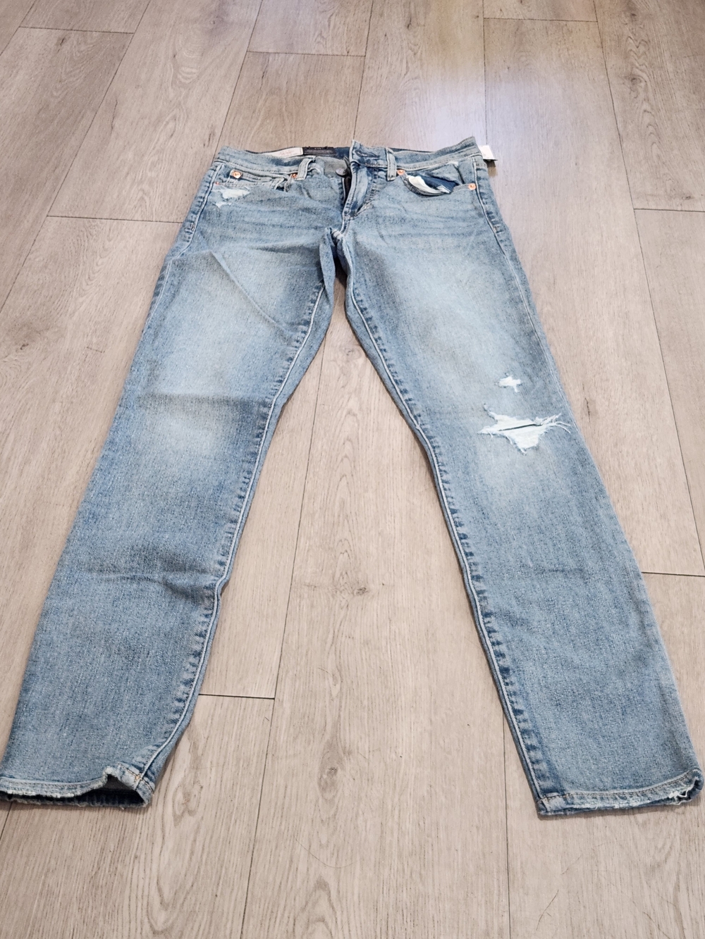 GAP True Skinny Mid Rise Light Wash Distressed Jeans Size 27 / 4